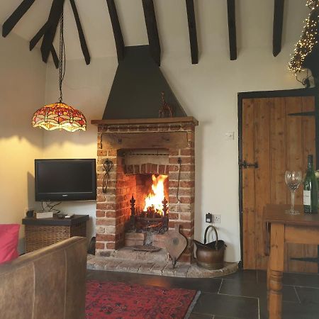 Delightful Cottage On The River Adur Close To Brighton & The Downs No Dogs Sorry Upper Beeding Exterior photo