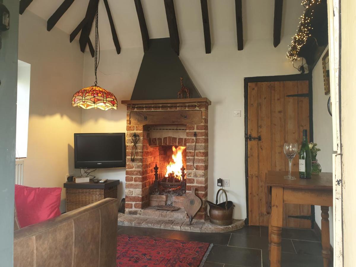 Delightful Cottage On The River Adur Close To Brighton & The Downs No Dogs Sorry Upper Beeding Exterior photo