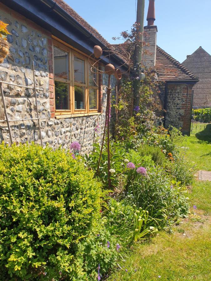 Delightful Cottage On The River Adur Close To Brighton & The Downs No Dogs Sorry Upper Beeding Exterior photo