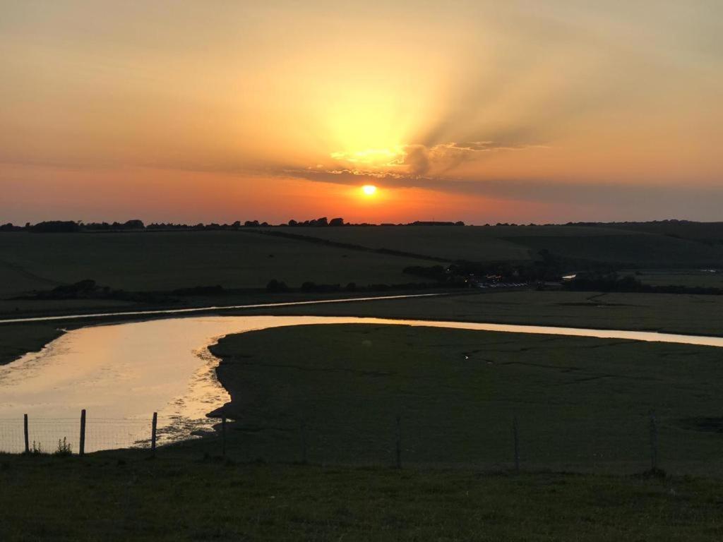 Delightful Cottage On The River Adur Close To Brighton & The Downs No Dogs Sorry Upper Beeding Exterior photo